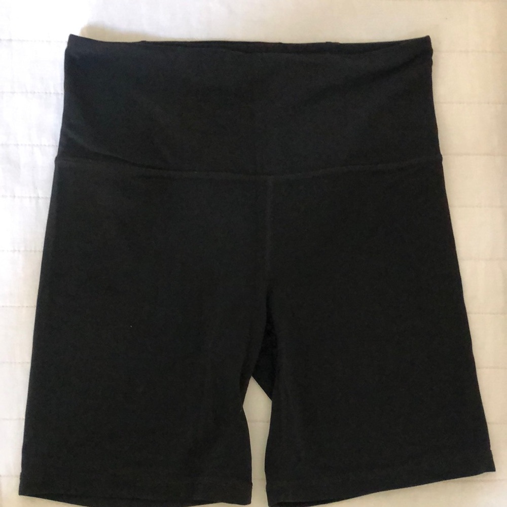 Athleta 7” high rise bike shorts. Size small.